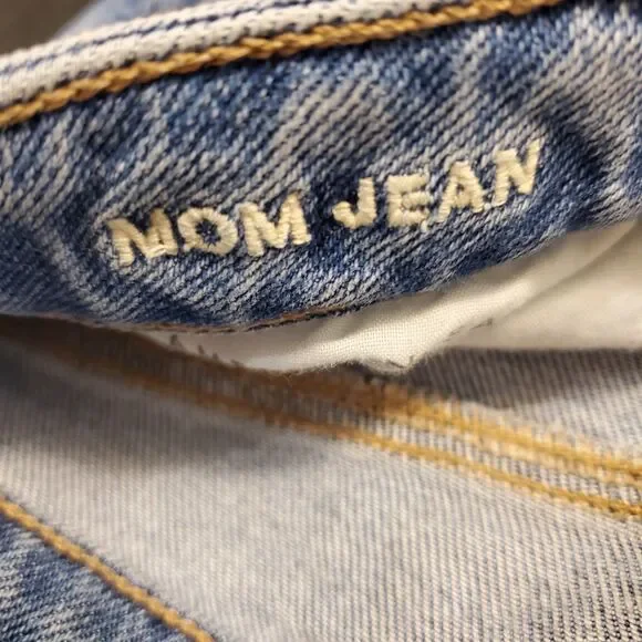 American Eagle Mom Jeans Sz 6 High Rise Distressed Med/light Blue Wash - Picture 6 of 6